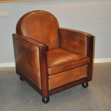 Soulogne, Art Deco schapenleren fauteuil beschikbaar voor biedingen