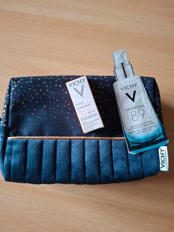 Toilettasje Vichy met inhoud  beschikbaar voor biedingen