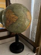 Vintage grote wereldbol op voet -gesigneerd, Antiek en Kunst, Ophalen