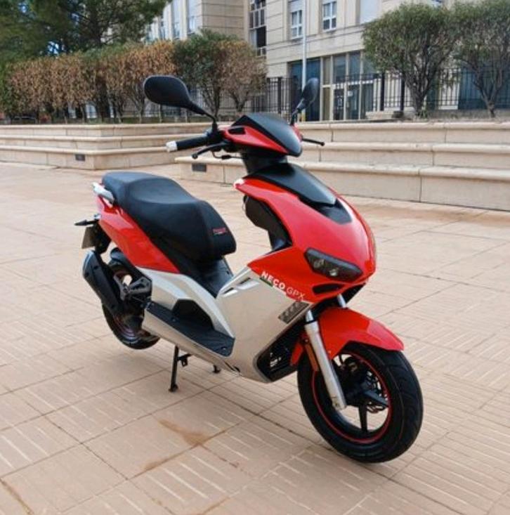 Neco GPX-scooter, 2022, volledig LED, klasse B 50cc, Fietsen en Brommers, Scooters | Kymco, Zo goed als nieuw, Klasse B (45 km/u)