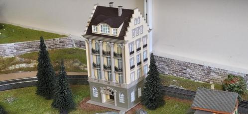 vollmer H0 43772 supermooi hotel - met verlichting !, Hobby en Vrije tijd, Modeltreinen | H0, Zo goed als nieuw, Brug, Tunnel of Gebouw