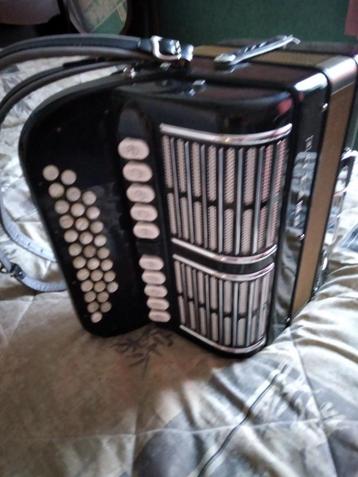 Hohner ouverture V trekzak Harmonica of een Mooie Garmoschka beschikbaar voor biedingen