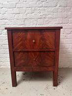 Table de nuit en acajou, Enlèvement