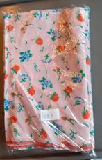 nappe synthétique fond rose feurs rouge et bleu, Maison & Meubles, Enlèvement ou Envoi, Neuf, Rectangle