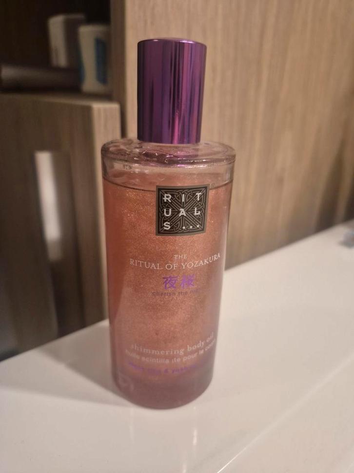 Glitter pour le corps Rituals, Bijoux, Sacs & Beauté, Beauté | Soins du corps, Comme neuf, Body lotion, Crème ou Huile, Enlèvement ou Envoi