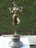 statue d une femme de cabaret avec une canne en bronze signé, Antiquités & Art, Antiquités | Bronze & Cuivre, Bronze, Enlèvement ou Envoi