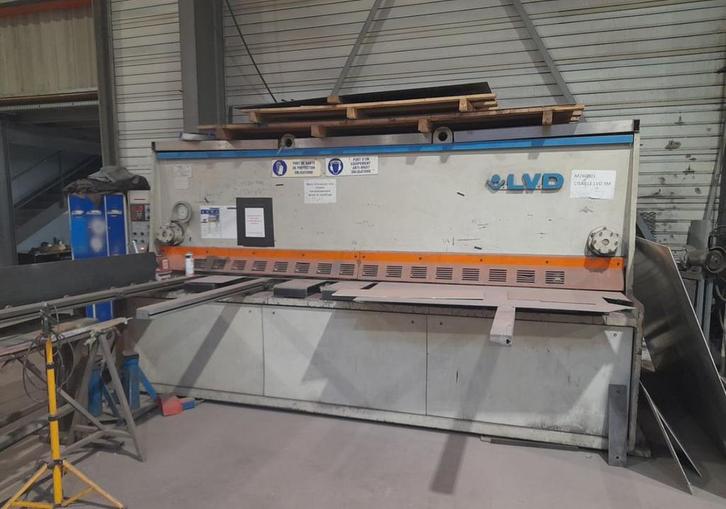LVD hydraulische guillotineschaar Type: HST - C 31/13, Zakelijke goederen, Machines en Bouw | Metaalbewerking, Ophalen of Verzenden