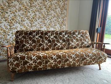 Vintage zetelbed met bloemetjesmotief beschikbaar voor biedingen