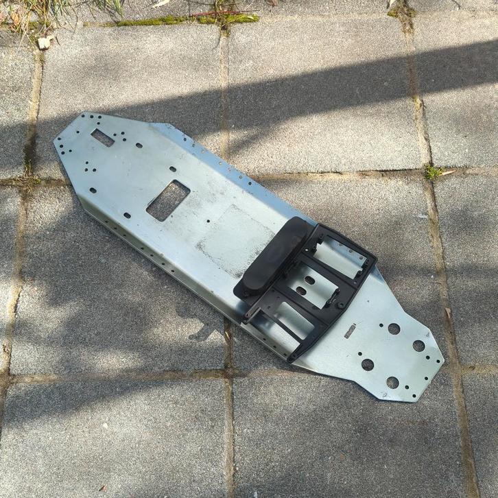 Carson C5 onroad bodemplaat voor bigscale touring, WB 530mm, Hobby en Vrije tijd, Modelbouw | Radiografisch | Auto's, Gebruikt