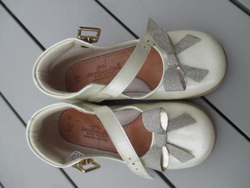 Chaussures en cuir verni blanc argenté Zecchino d'Oro pointu, Enfants & Bébés, Vêtements enfant | Chaussures & Chaussettes, Comme neuf