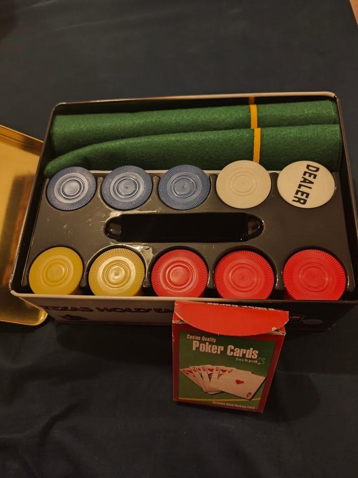 Set de Poker Texas Hold'em en parfait état - 200 chips total, Hobby en Vrije tijd, Gezelschapsspellen | Kaartspellen, Zo goed als nieuw