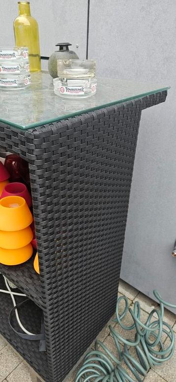 Femat buiten kastje beschikbaar voor biedingen