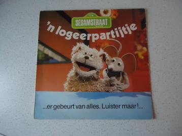 Vintage LP van Sesamstraat "'n Logeerpartijtje" anno 1983. beschikbaar voor biedingen