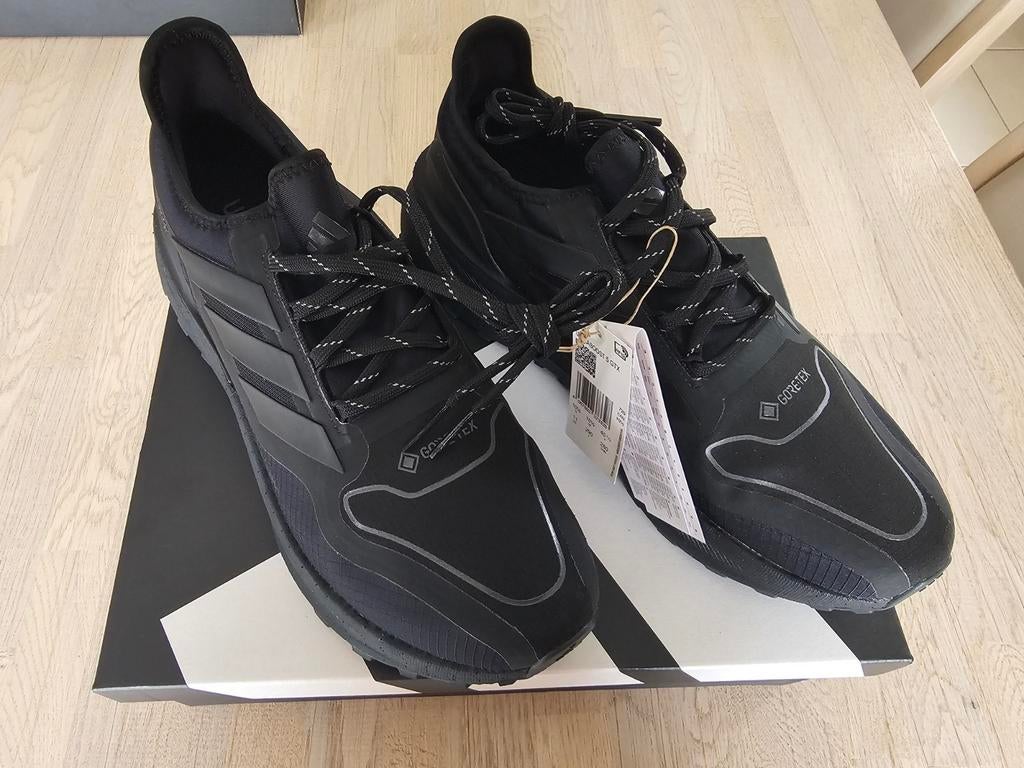 ADIDAS Ultraboost 5 GTX

Zwart maat 45 1/3 Nieuw, Ophalen