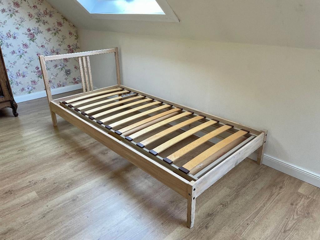 Eenpersoonsbed hout, Ophalen, 90 cm, Grenenhouten bed, Zo goed als nieuw