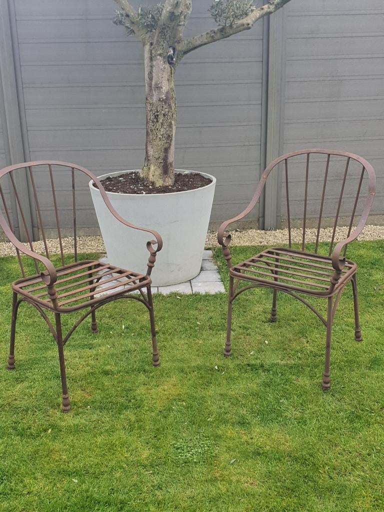 Smeedijzeren stoelen, Ophalen