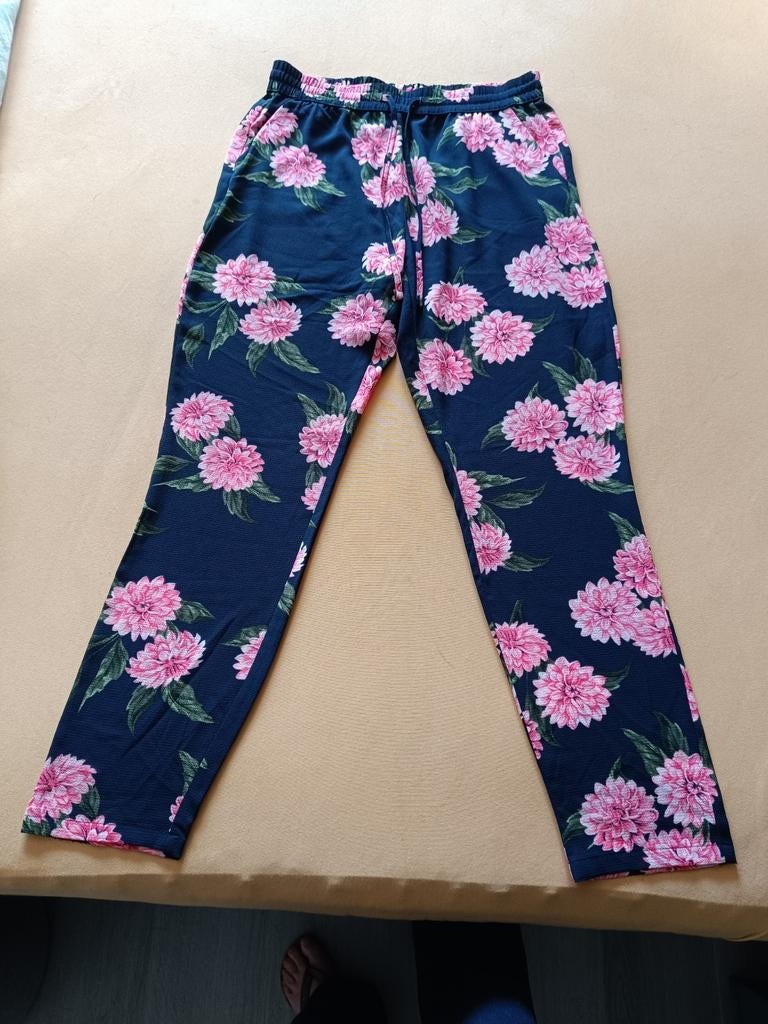 Pantalon léger femme Vero Moda medium, Vêtements | Femmes, Leggings, Collants & Bodies, Vero Moda, Enlèvement, Neuf, Taille 40/42 (M)