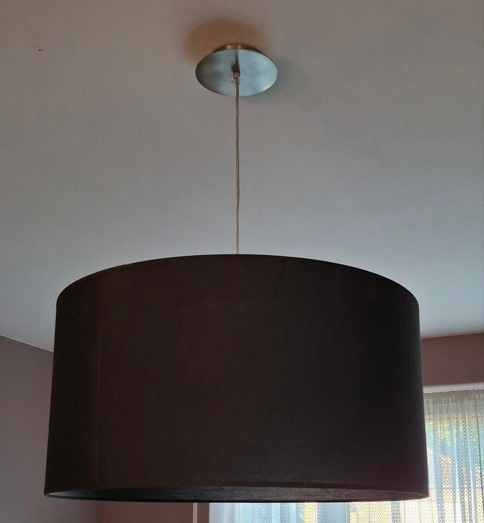 Grote zwarte hanglamp., Ophalen