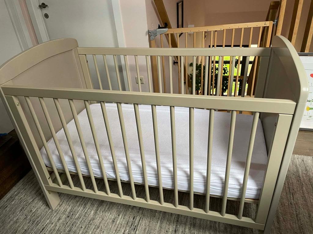 Babybedje inclusief matras en beschermer, Kinderen en Baby's, Ophalen, Gebruikt, Ledikant