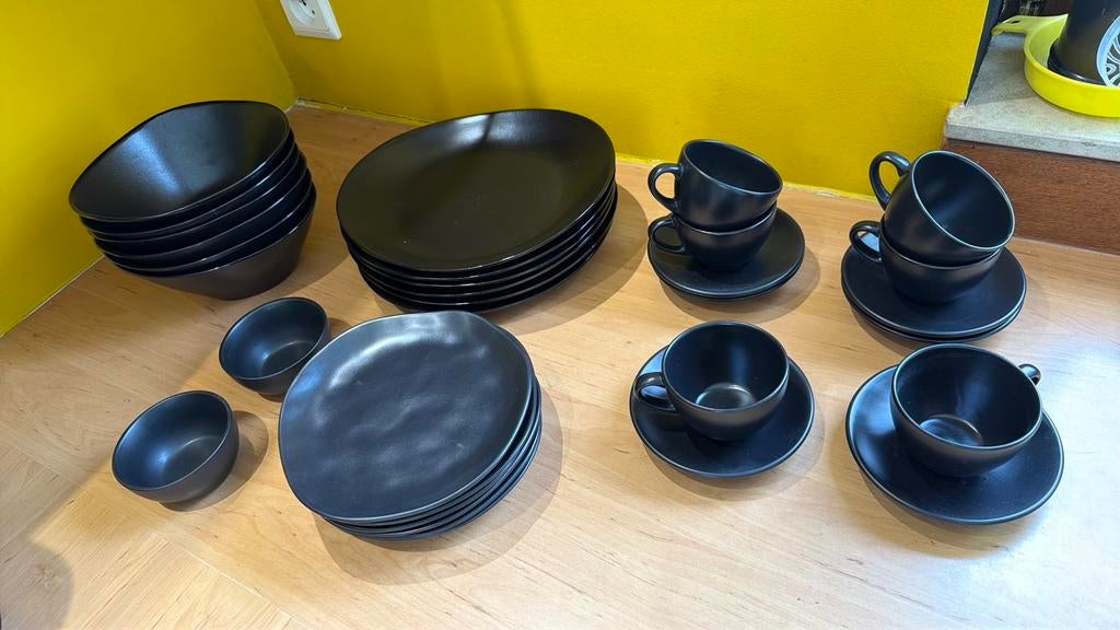 6-delige serviesset van zwart aardewerk, Ophalen