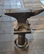 aambeeld 60 kg + smeedtangen en hamers, Enlèvement, Utilisé