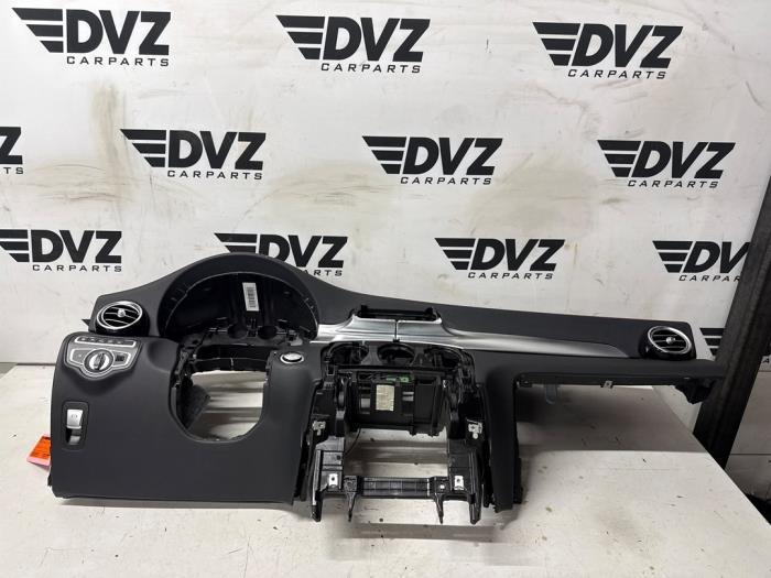 Dashboard van een Mercedes GLC-Klasse, Autos : Pièces & Accessoires, Tableau de bord & Interrupteurs, Mercedes-Benz, Utilisé, 3 mois de garantie