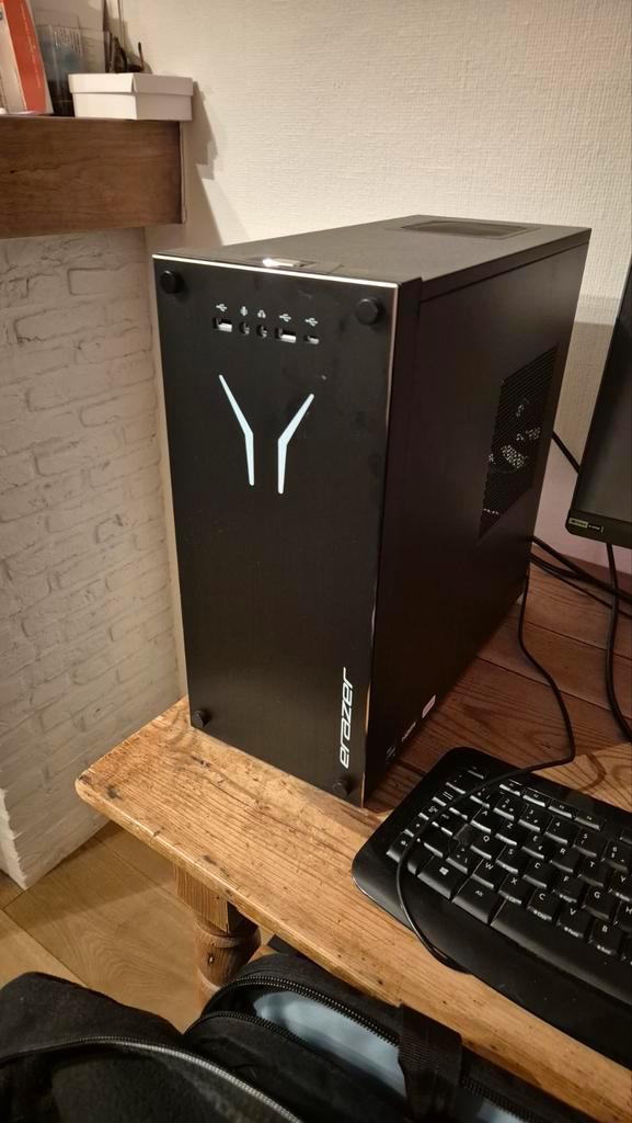 Desktop ERAZER Recon P10 MD34950, Computers en Software, Desktop Pc's, SSD, 8 GB, Gaming, Ophalen