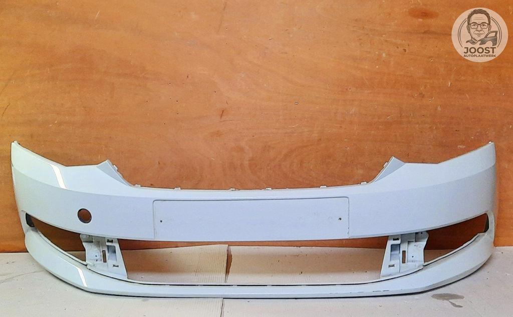 Voorbumper orgineel Skoda Fabia III 2014-2018 6V0807221, Gebruikt, Voor, Herkomst onderdeel bekend, Ophalen of Verzenden