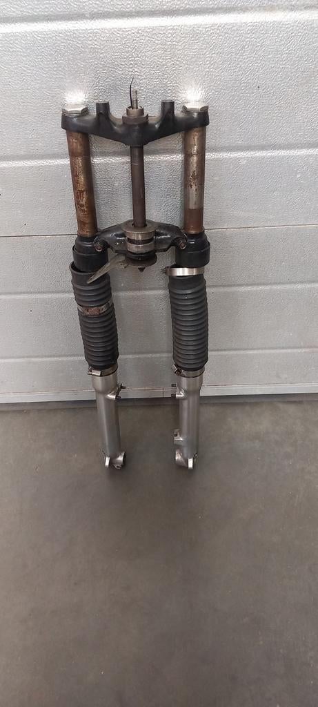 Fourche avant Norton, Motos, Enlèvement