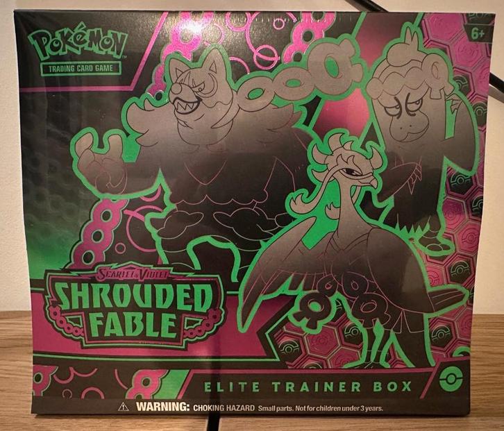 Shrouded Fable Elite trainer box (ETB) - Sealed - Engels, Hobby en Vrije tijd, Verzamelkaartspellen | Pokémon, Nieuw, Boosterbox