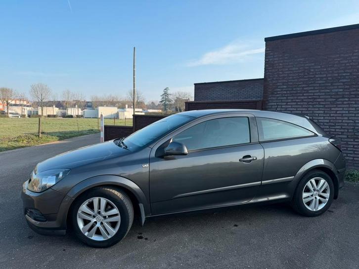 Opel Astra GTC 1.4i Coupé En parfait état !, Autos, Opel, Particulier, Astra, ABS, Airbags, Air conditionné, Alarme, Verrouillage central