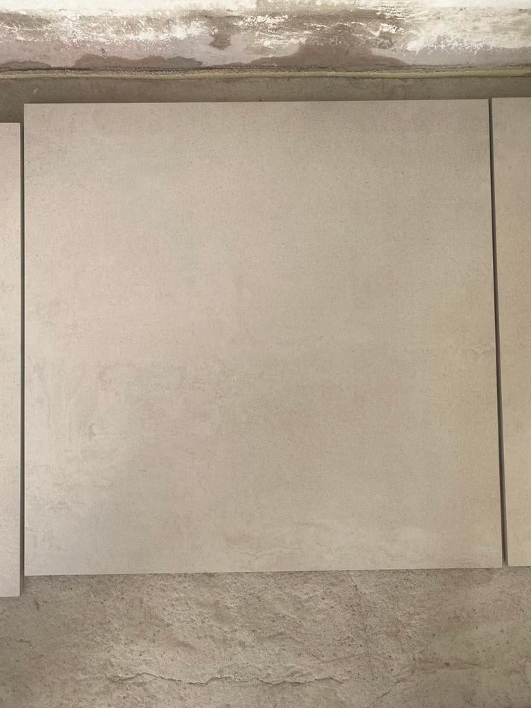 Gezocht: 9m2 tegel of 5 tegels van 60x 60 cm, Ophalen, Zo goed als nieuw