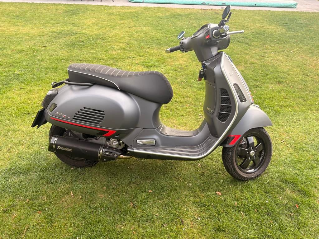 Vespa gts 300 als nieuw!, Fietsen en Brommers, Snorfietsen en Snorscooters, Ophalen, Zo goed als nieuw, Vespa