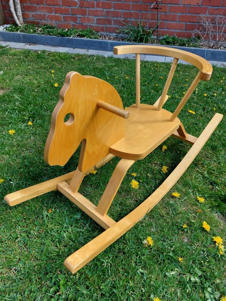 Houten schommelpaard, Enlèvement