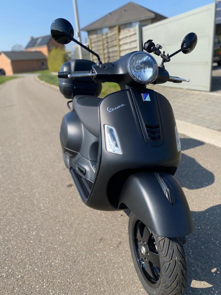 Vespa GTS 125 SUPER NOTTE, Fietsen en Brommers, Scooters | Vespa, Ophalen, Overige modellen, 125 cc, Zo goed als nieuw