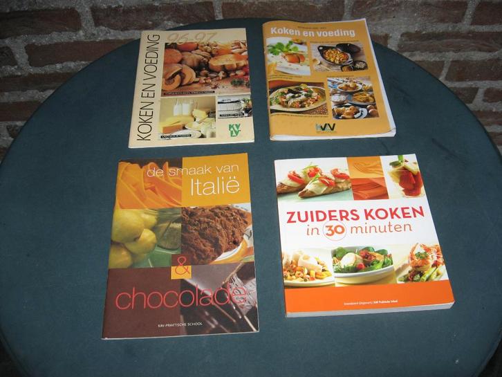 4 kookboekjes KVLV en KAV ( femma), Boeken, Kookboeken, Zo goed als nieuw, Europa, Ophalen of Verzenden