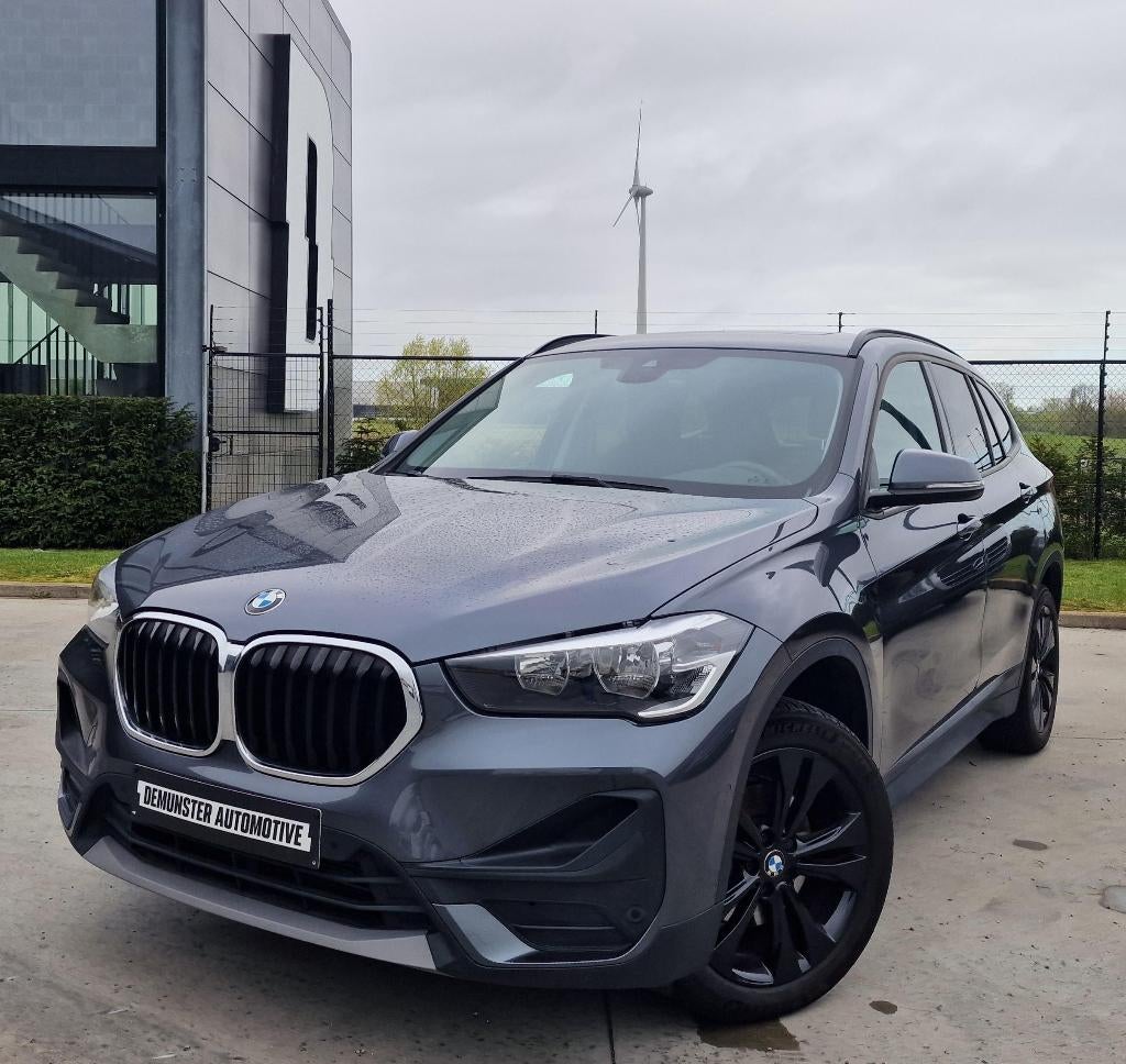 BMW X1 sDrive18i|Pano|M-Pack|Heated Seats|Sensoren V&A, Autos, BMW, Argent ou Gris, Achat, Euro 6, Entreprise