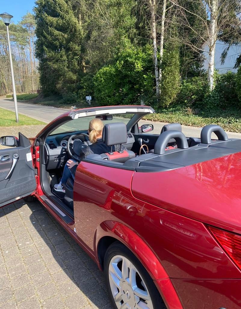 Renault Megane cabrio, Autos, Renault, Particulier, Mégane, Toit ouvrant, Essence, Cabriolet, 2 portes, Boîte manuelle, Rouge