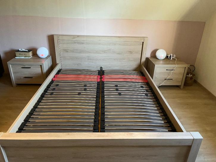 Bed met lattenbodem en nachtkastjes, Huis en Inrichting, Slaapkamer | Bedden, Gebruikt, Tweepersoons, 160 cm, 200 cm, Hout, Verstelbaar