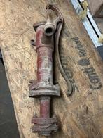 Oude gietijzeren handwaterpomp, Ophalen, Gebruikt, Handmatig, Bronpomp