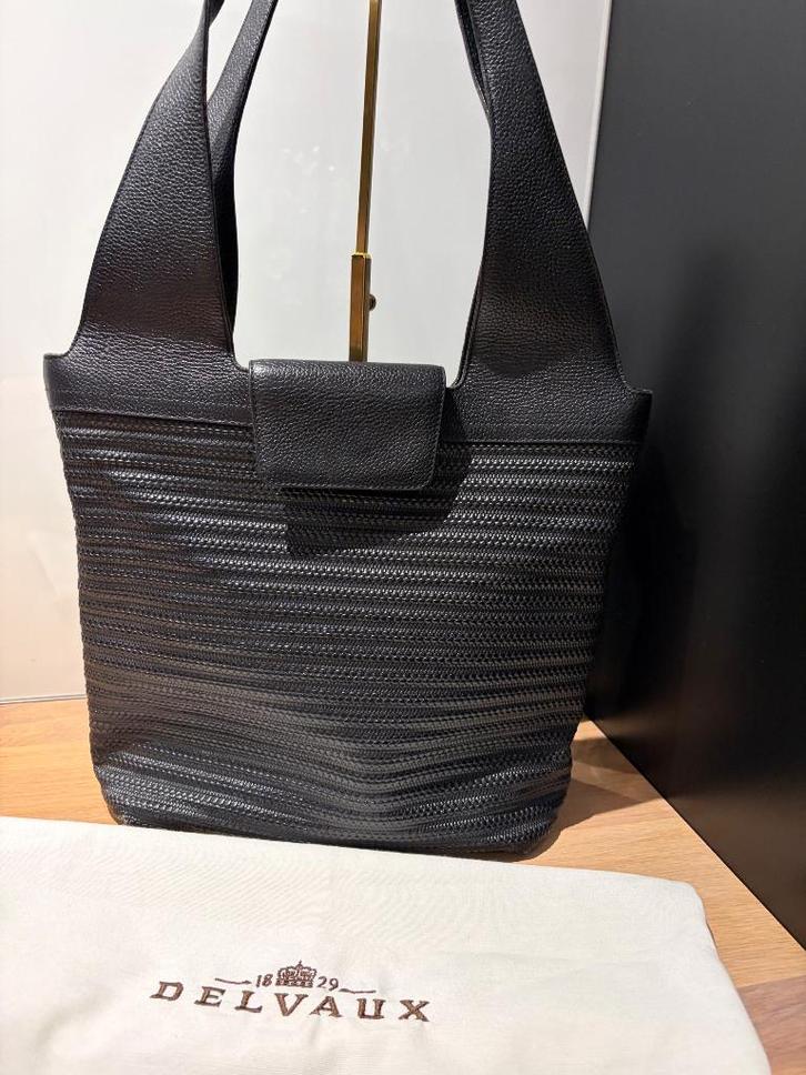 Delvaux liaison trotteur, Handtassen en Accessoires, Tassen | Damestassen, Nieuw, Schoudertasje, Zwart, Ophalen of Verzenden