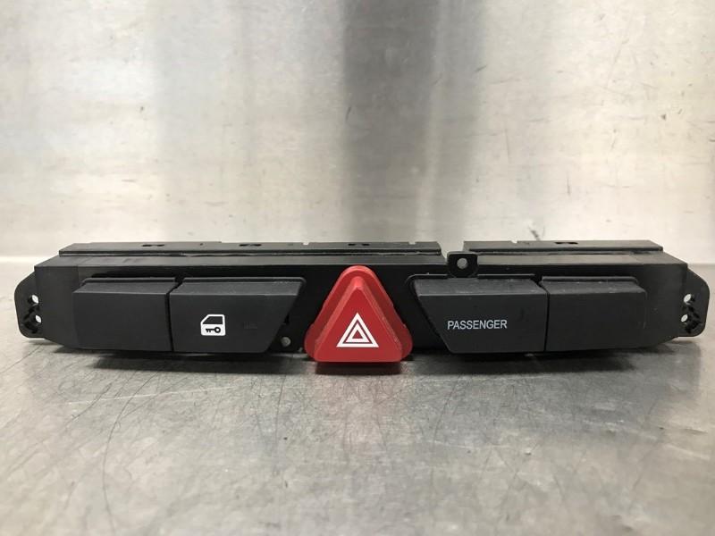 COMMUTATEUR DE FEUX DE DETRESSE Kia Pro cee'd (EDB3), Utilisé, Kia