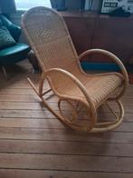 Fauteuil à bascule vintage en rotin et bambou, Maison & Meubles, Chaises, Enlèvement