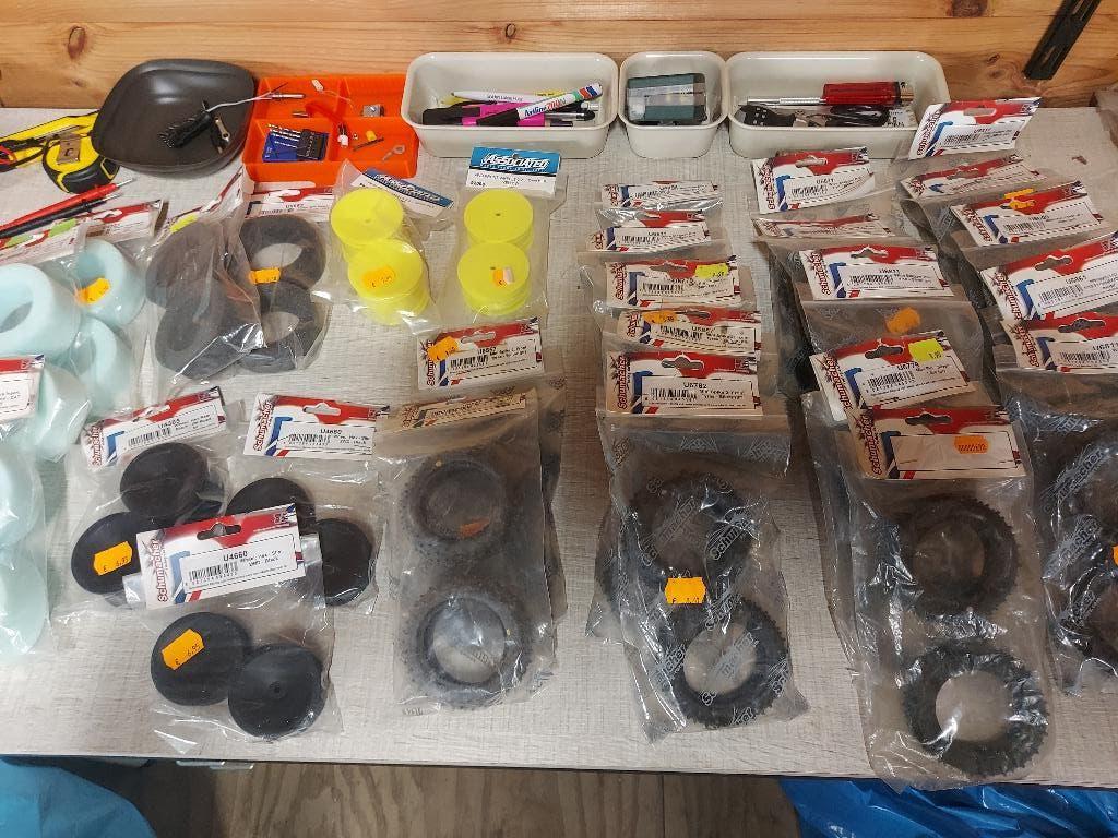 Pneus 1/10 TT Schumacher, Enlèvement ou Envoi, Neuf, Échelle 1:10, Voiture off road