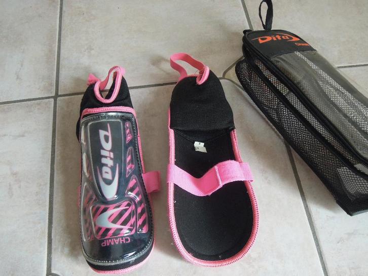 Scheenbeschermers voor hockey - kinderen, Sport en Fitness, Hockey, Zo goed als nieuw, Kleding, Ophalen