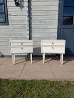 2 witte nachtkastjes massief hout antiek, Ophalen, Hout