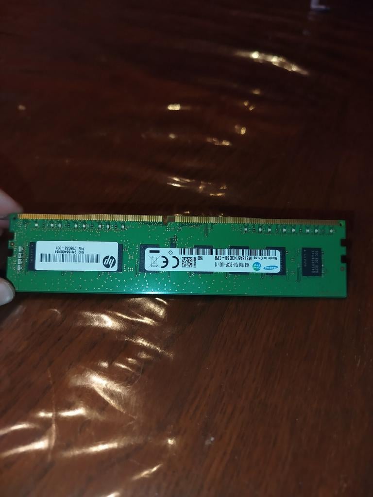 DDR4 4gb werkt goed in gebreukte staat, Gebruikt, DDR4, Ophalen of Verzenden, Desktop