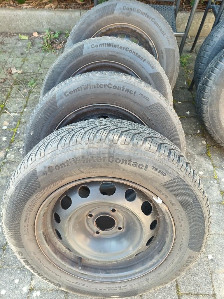 4 pneus hiver Continental 205/65 R15 94 T M+S sur jantes 4 t