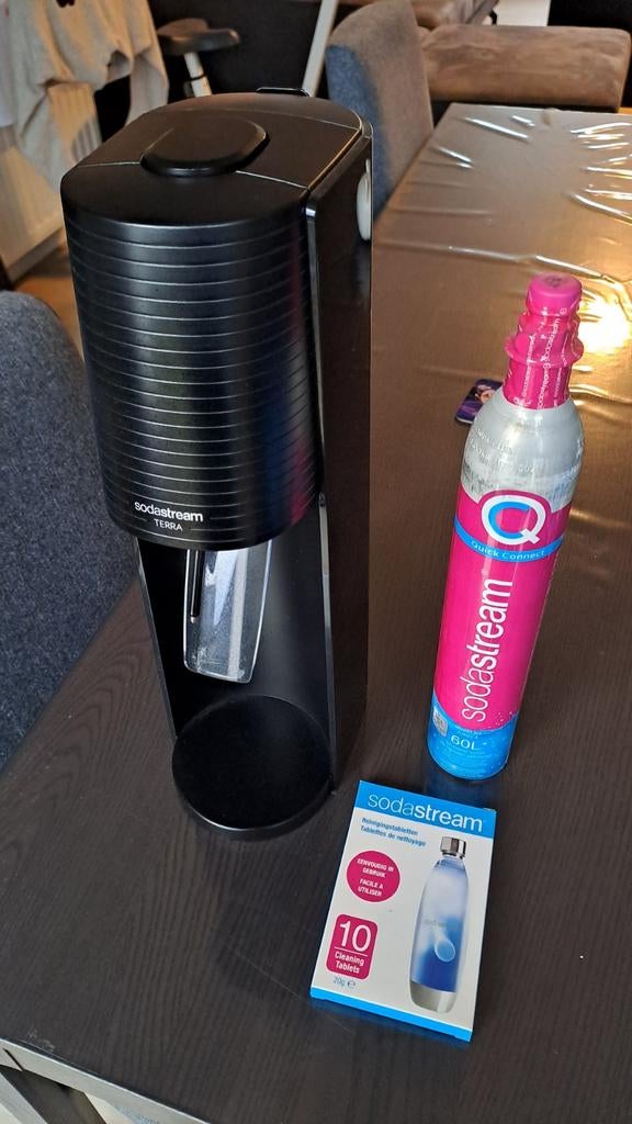 Sodastream TERRA + extra volle cilinder +10 reiniginstablets, Electroménager, Machines à eau pétillante, Enlèvement