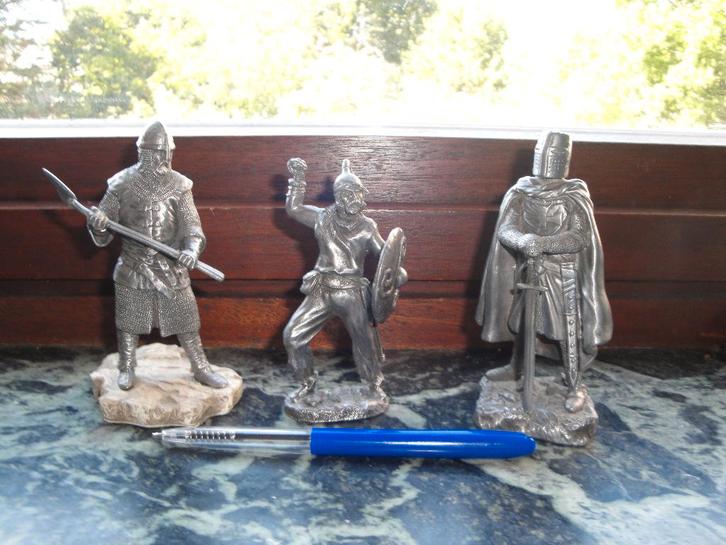 3 metalen ridderminiaturen, Verzamelen, Militaria | Algemeen, Overige soorten, Miniatuur of Beeldje, Ophalen